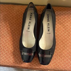 Anne Klein black pumps